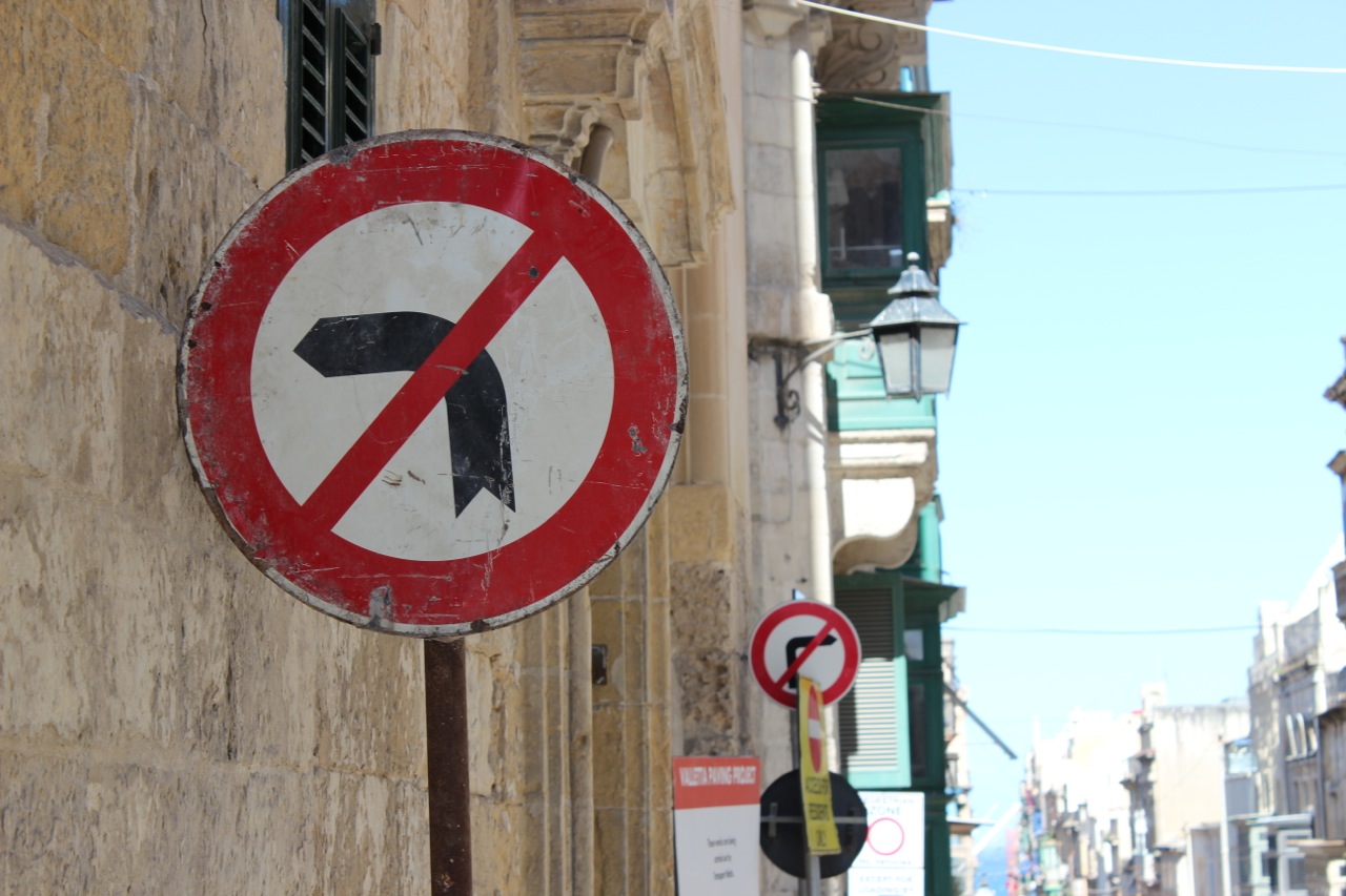 Strassenschild auf Malta 